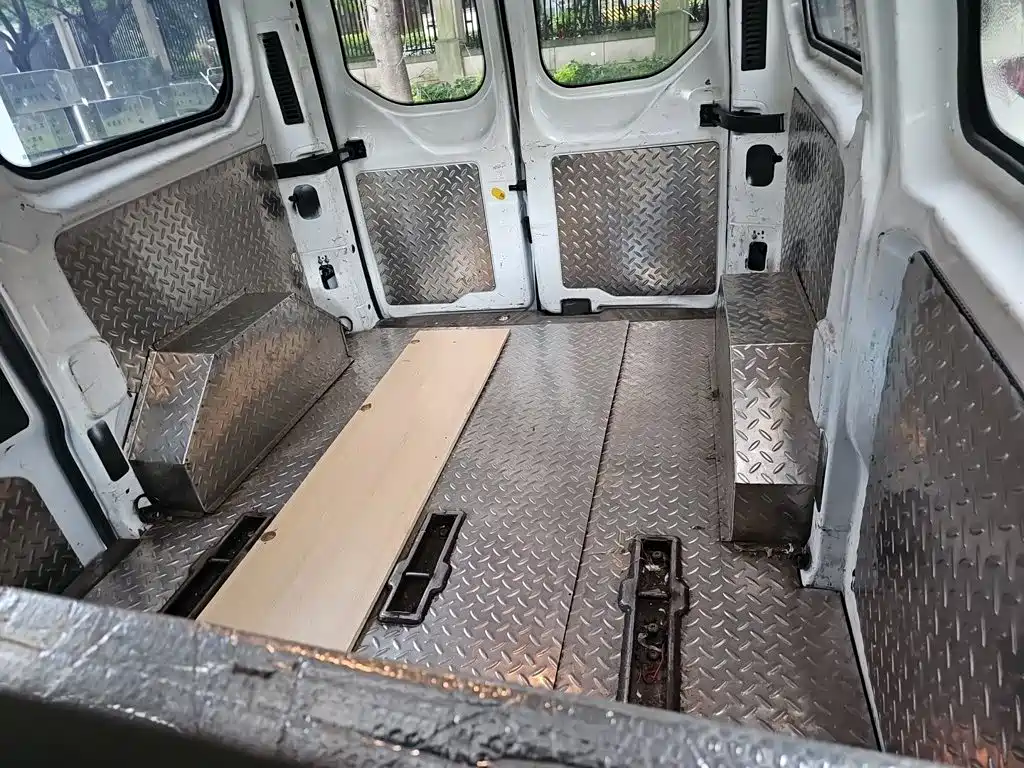 Ford Transit — миниатюра 18