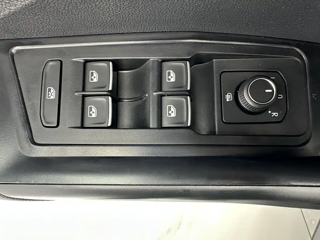 Volkswagen T-Roc — миниатюра 11