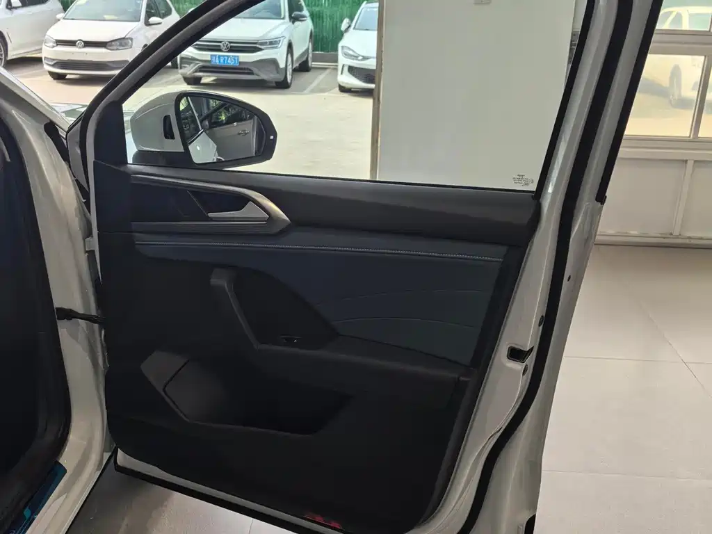 Volkswagen Tharu — миниатюра 10