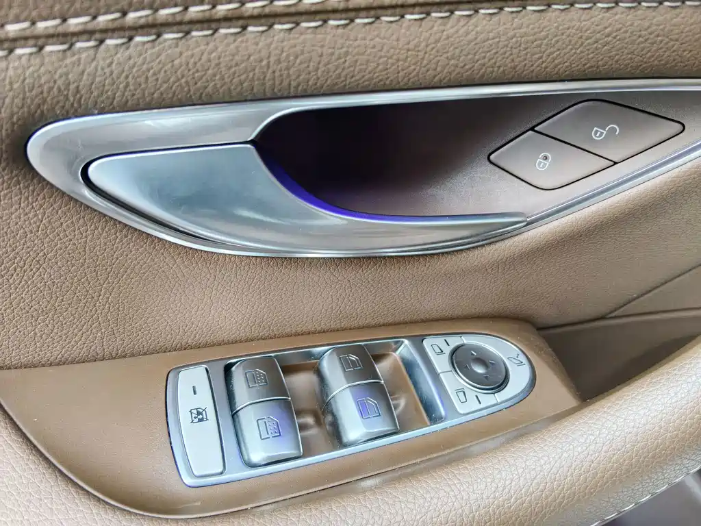 Mercedes-Benz E-Class — миниатюра 12