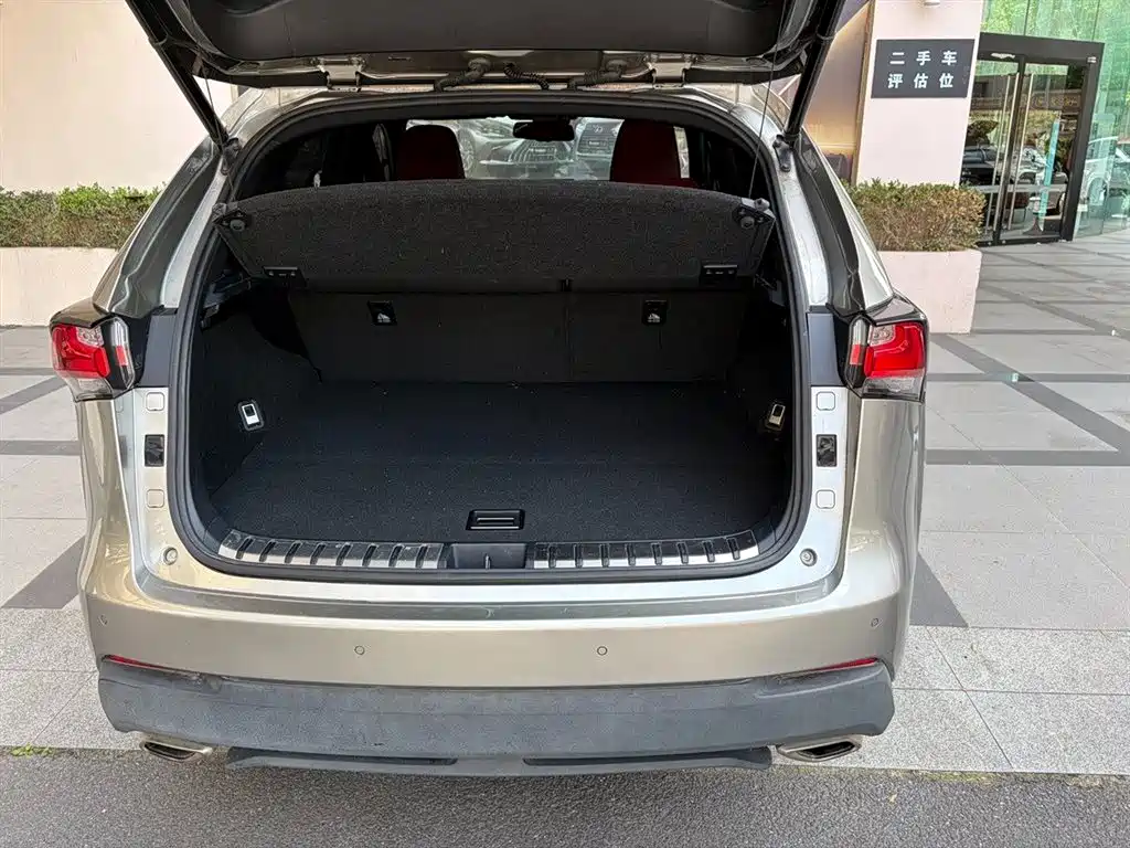 Lexus NX 2015 200t F SPORT