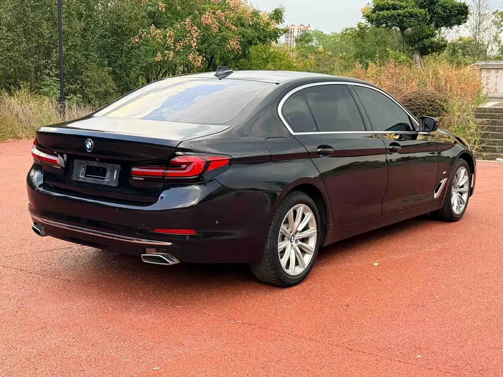 BMW 5 Series — миниатюра 9
