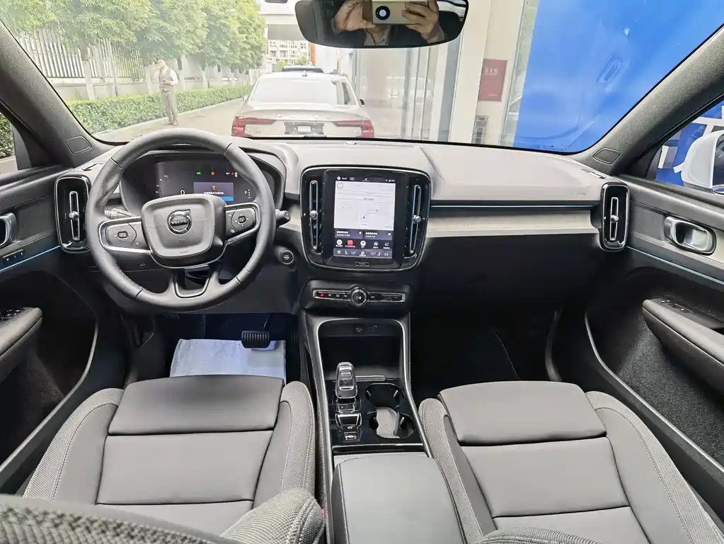 Volvo XC40 — миниатюра 10