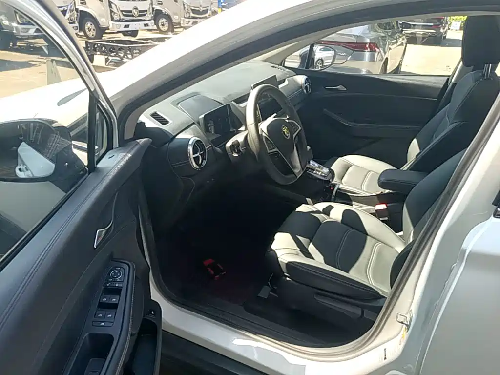 BYD Yuan EV — миниатюра 16