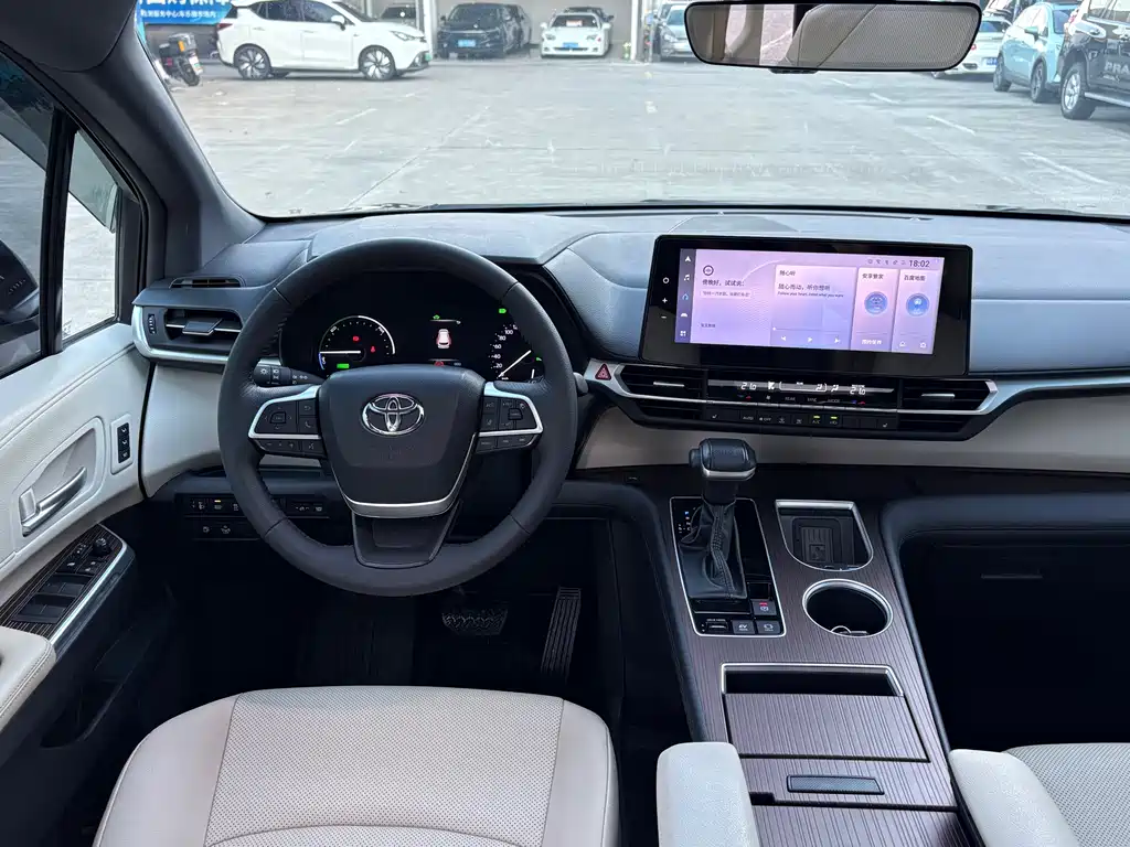 Toyota Granvia 2024 2.5L Luxury PLUS