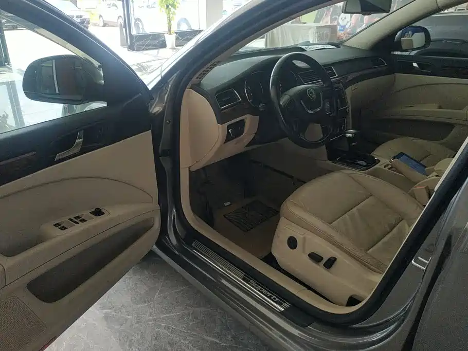 Skoda Superb — миниатюра 9