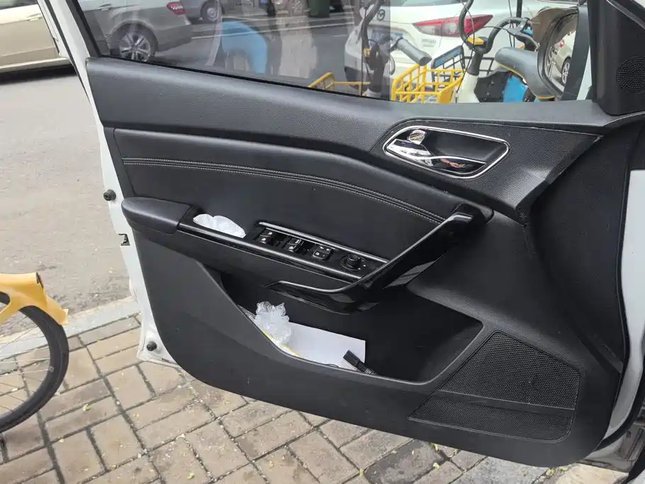 Baojun 310W — миниатюра 7