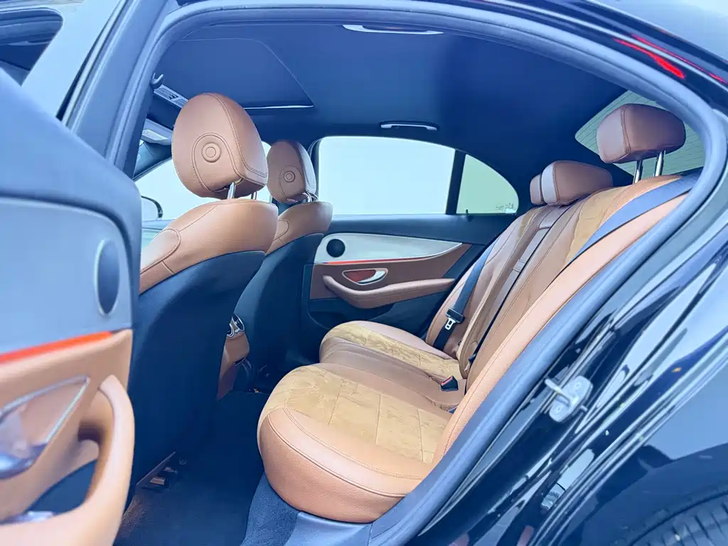 Mercedes-Benz E-Class — миниатюра 10
