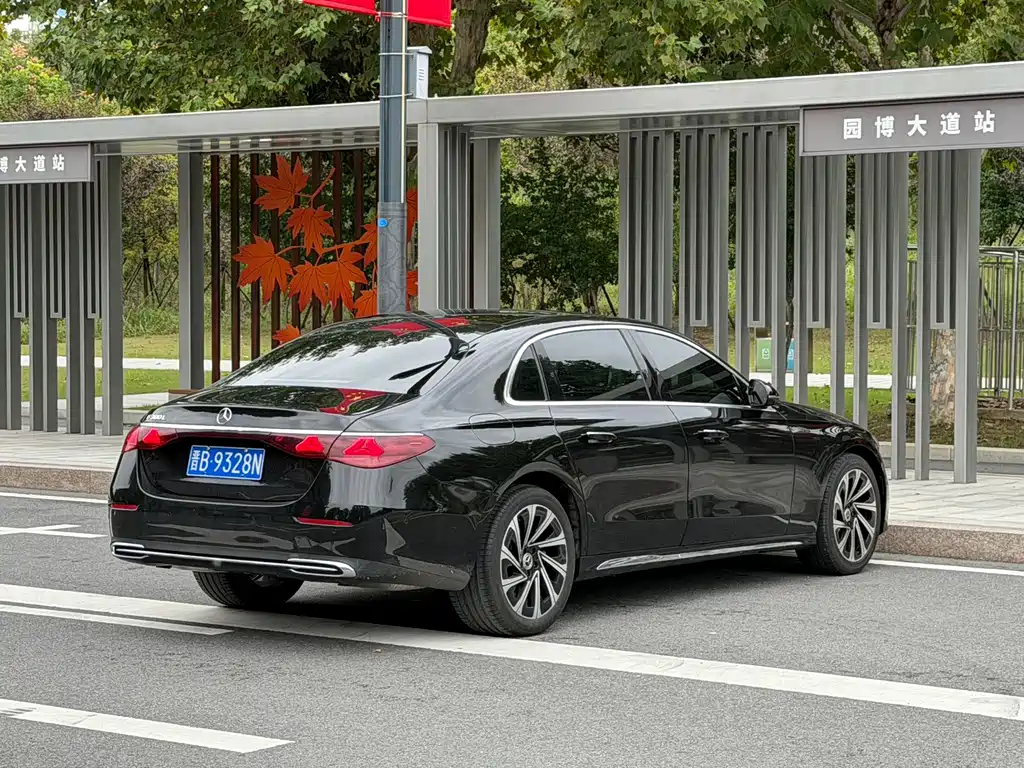 Mercedes-Benz E-Class — миниатюра 7