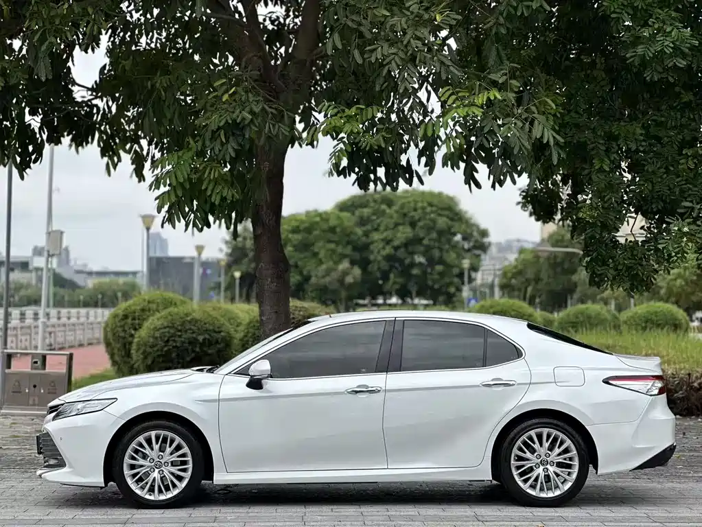 Toyota Camry — миниатюра 14