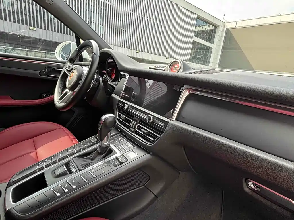 Porsche Macan — миниатюра 9