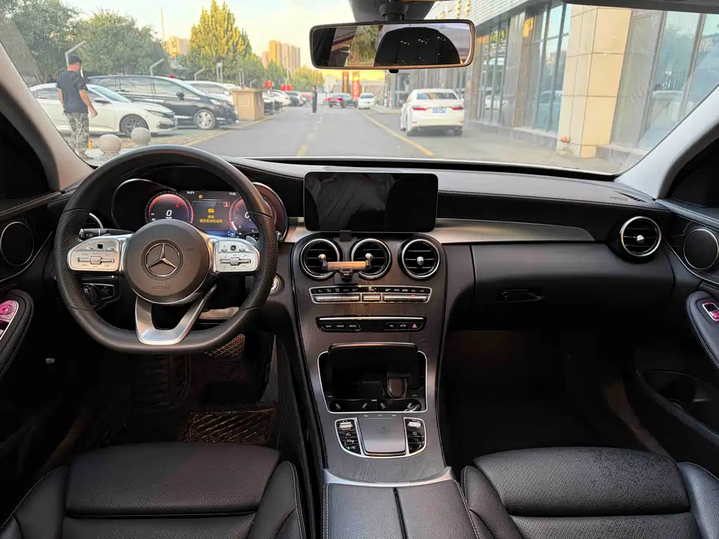 Mercedes-Benz C-Class — миниатюра 8