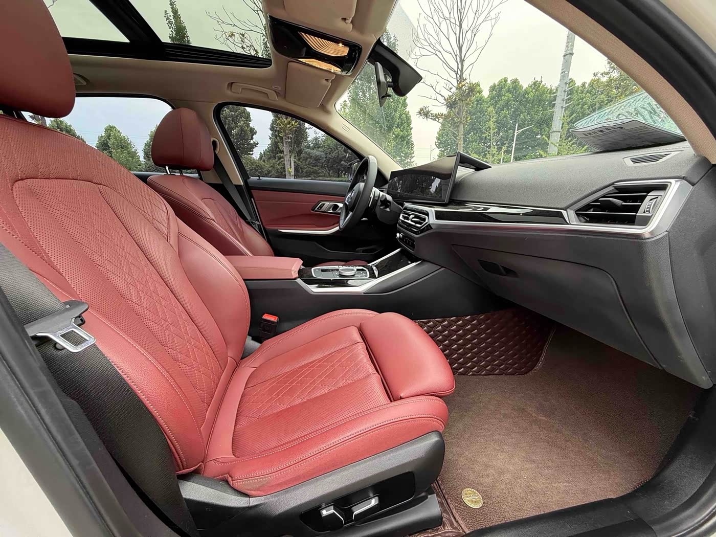 BMW 3 Series 2.0 л 2024 г. Белый, пробег 40000 км