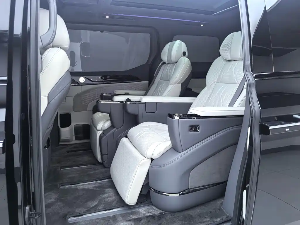 Zeekr 009 2024 мест Executive 108kWh