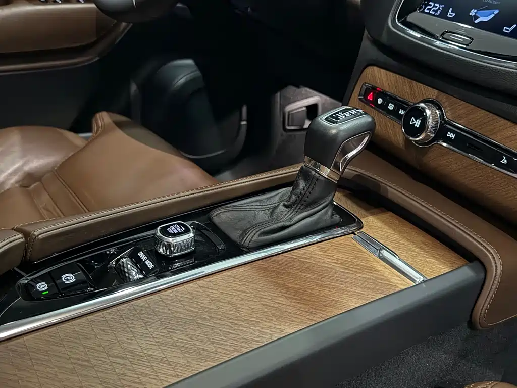 Volvo XC90 — миниатюра 14