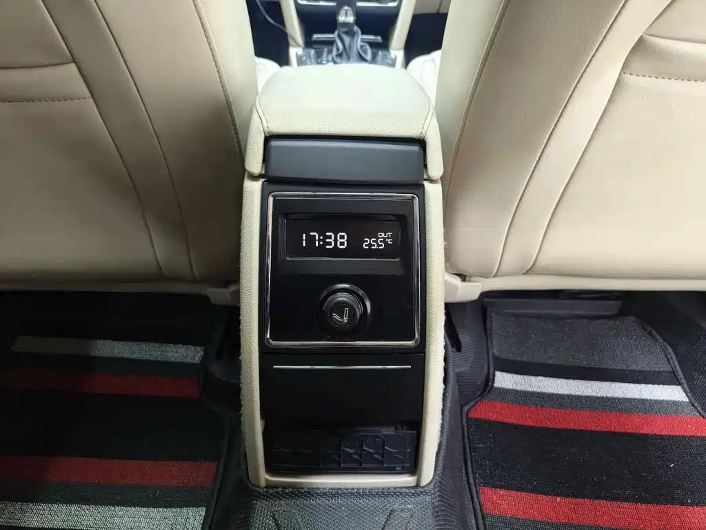 Skoda Superb — миниатюра 17