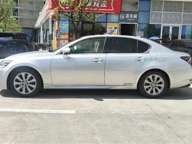 Lexus GS 2016 300h Lead
