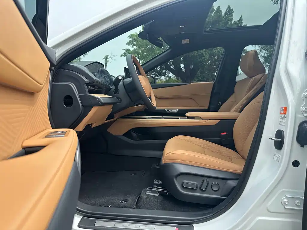 Lexus ES — миниатюра 7