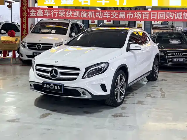 MERCEDES-BENZ GLA
