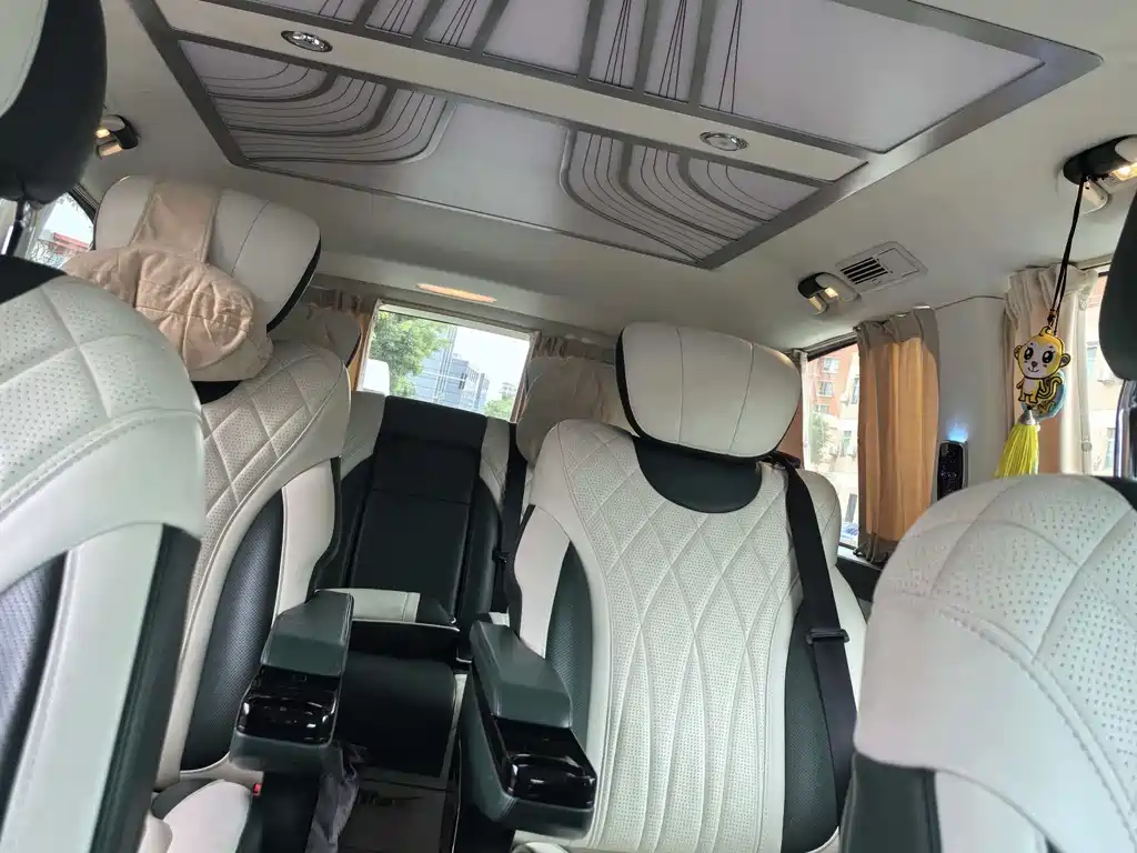Mercedes-Benz Vito 2021 2.0T Elite 7 мест