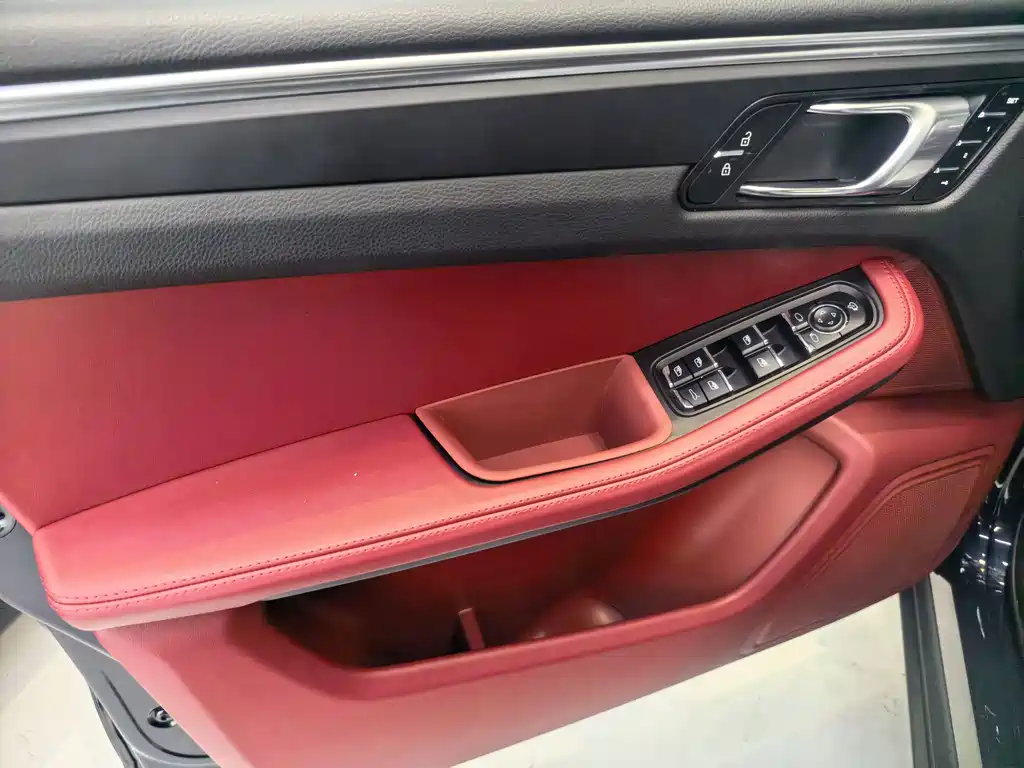Porsche Macan — миниатюра 4