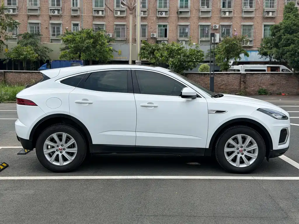 Jaguar E-PACE — миниатюра 4