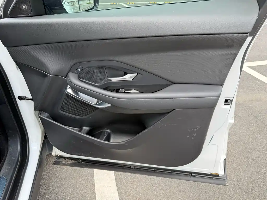 Jaguar E-PACE — миниатюра 15
