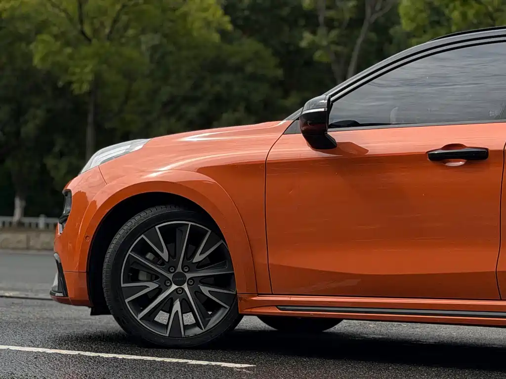 Lynk & Co 02 Hatchback — миниатюра 5