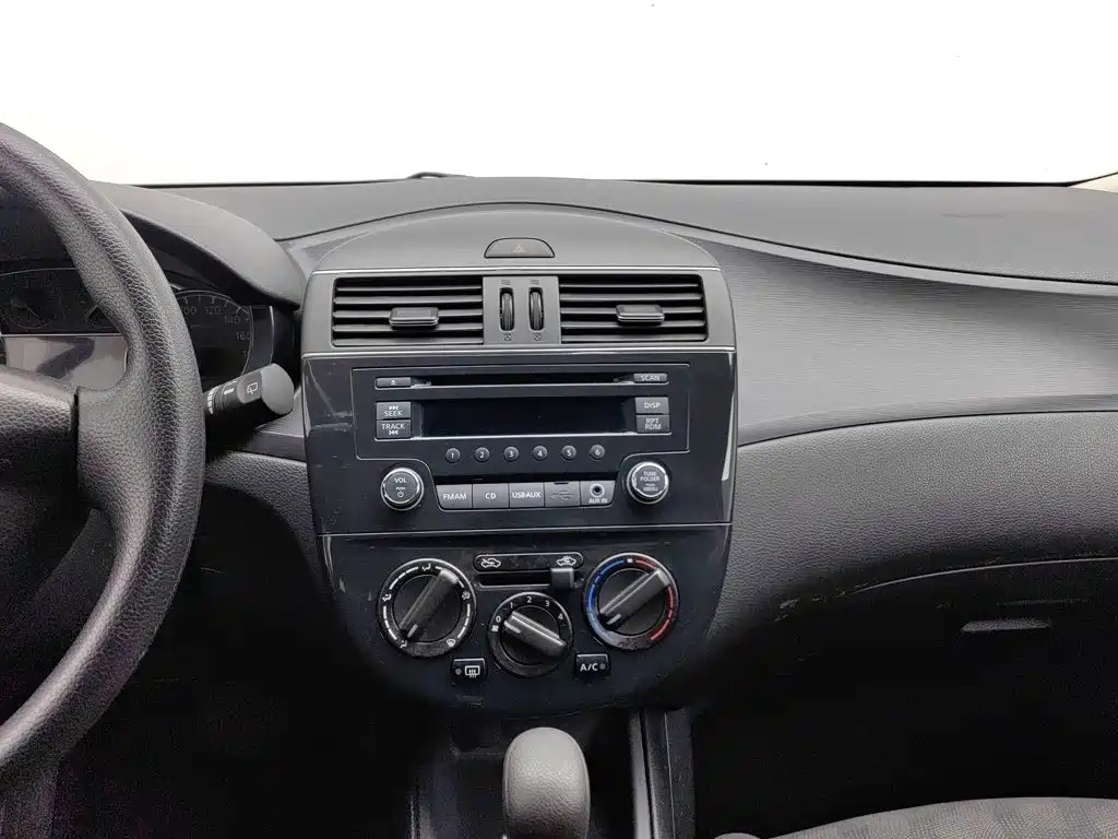Nissan Tiida — миниатюра 12