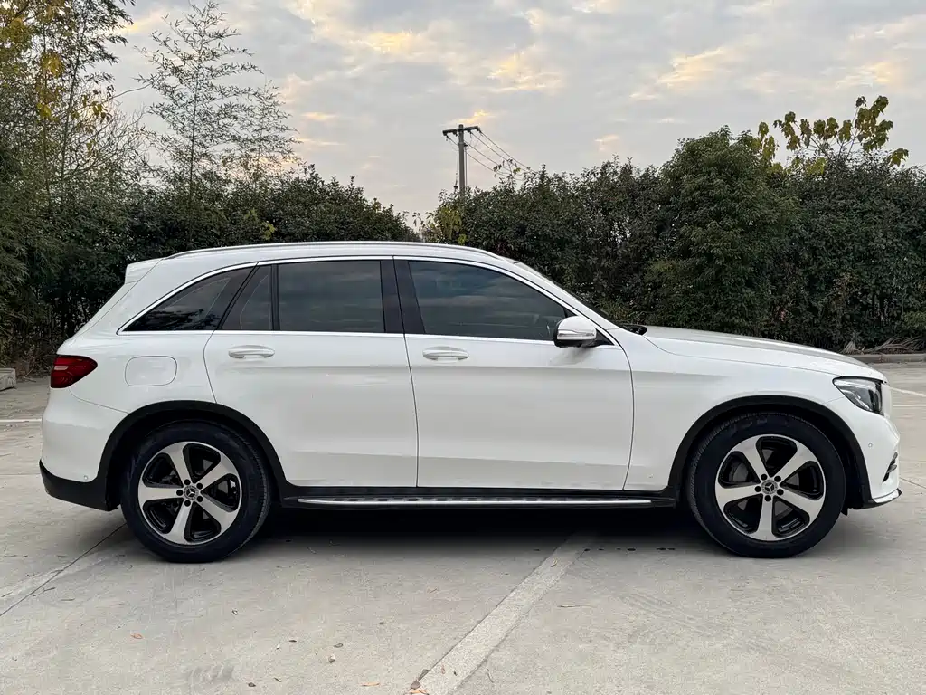 MERCEDES-BENZ GLC