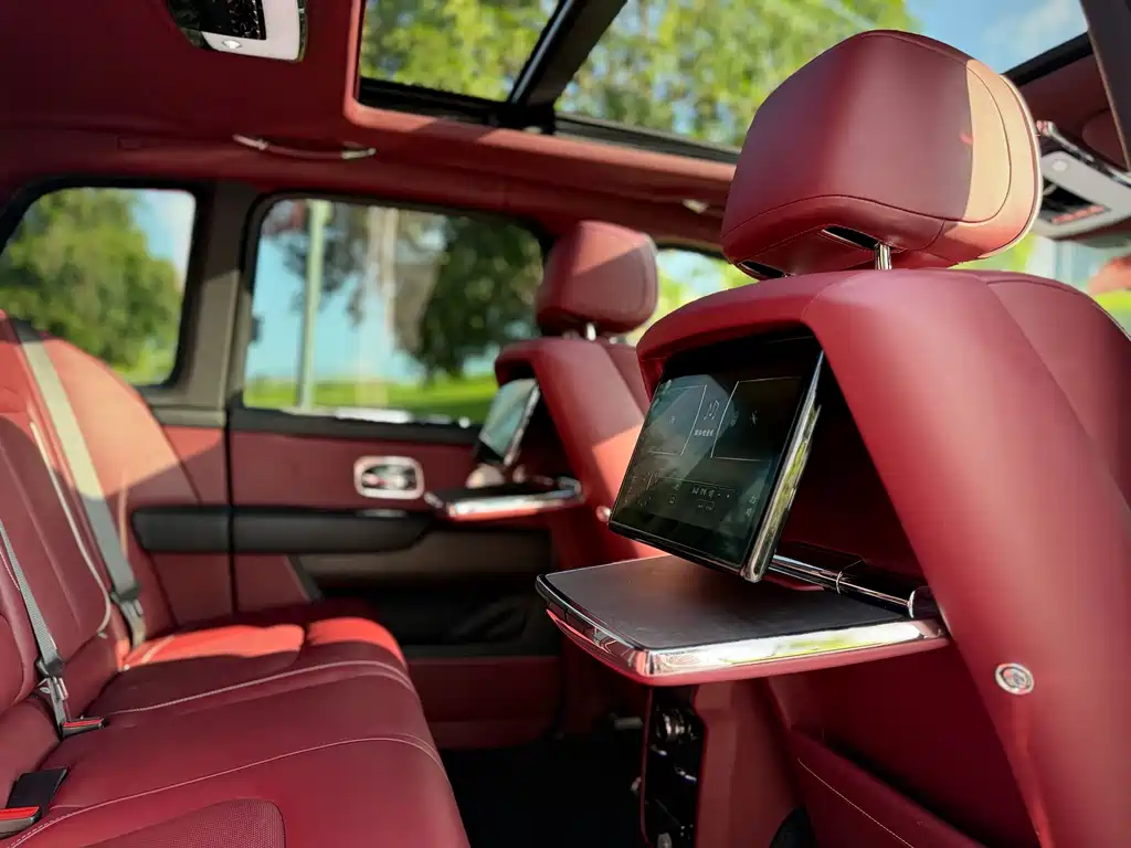 Rolls-Royce Cullinan — миниатюра 20
