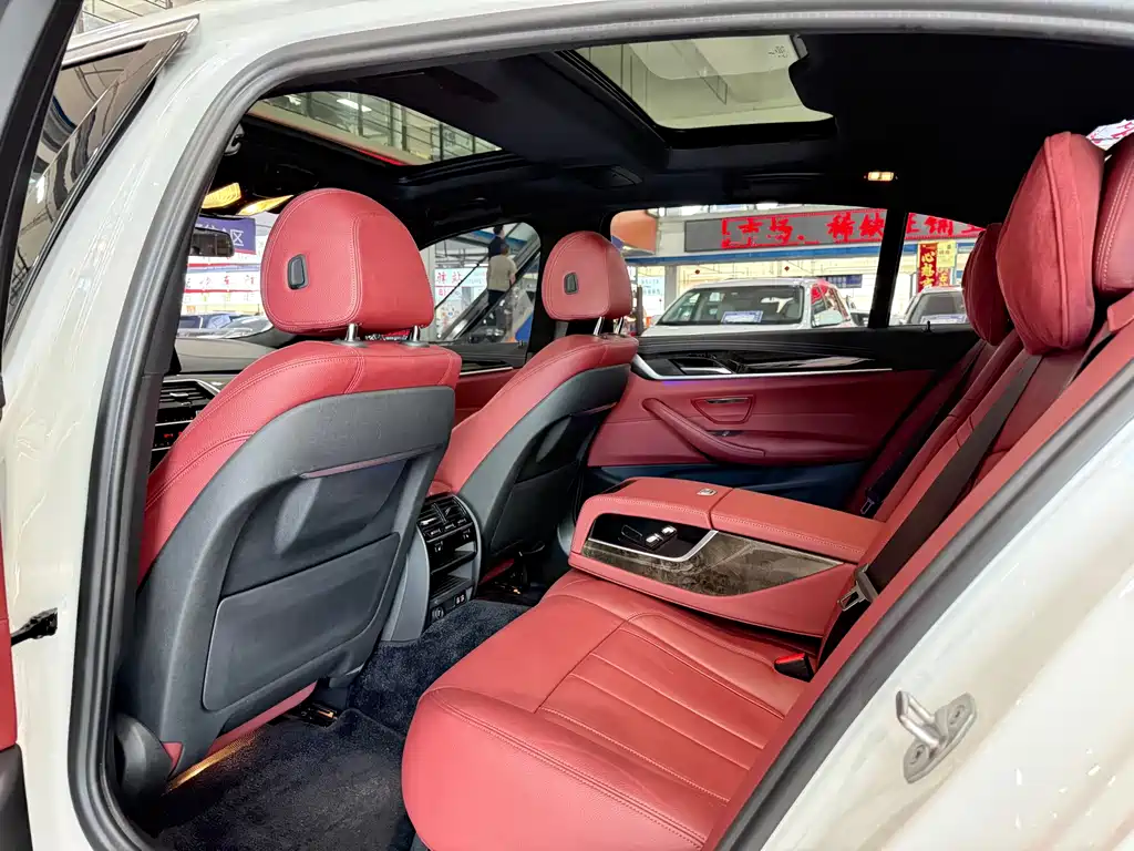 BMW 5 Series — миниатюра 12