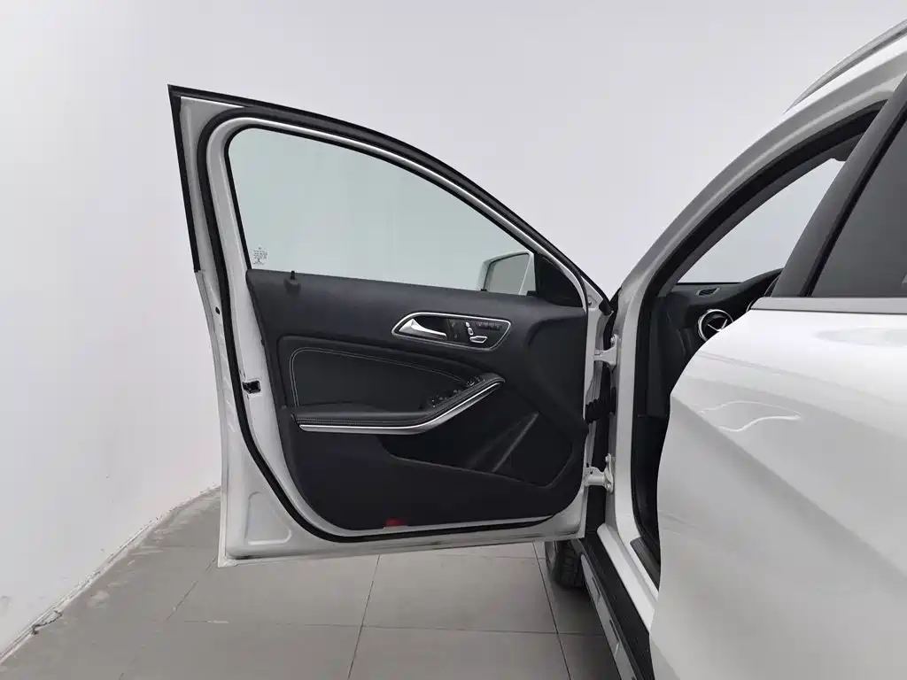 Mercedes-Benz GLA — миниатюра 8
