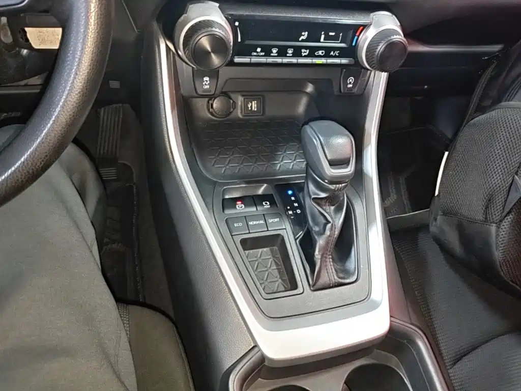 Toyota RAV4 — миниатюра 14