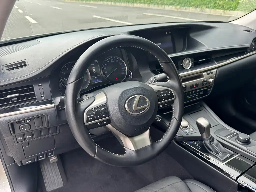 Lexus ES 2015 200 Comfort