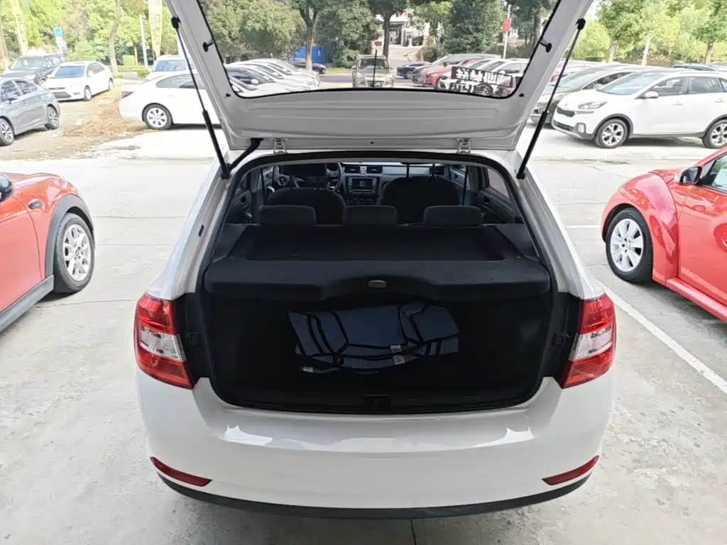 Skoda Rapid Spaceback — миниатюра 19