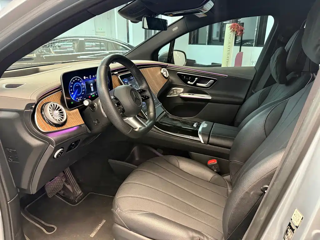 Mercedes-Benz EQE SUV — миниатюра 10