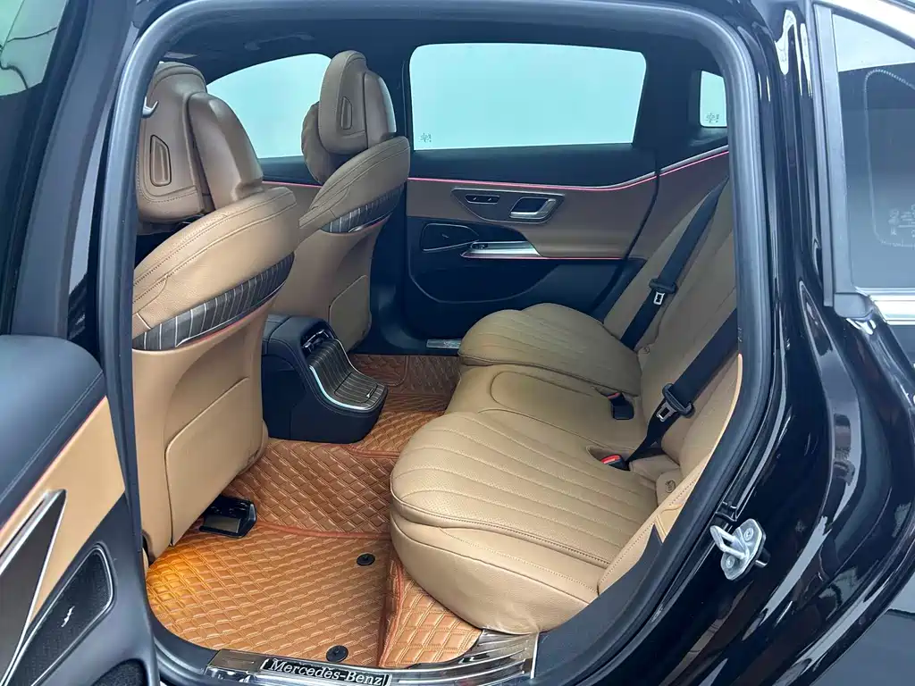 Mercedes-Benz E-Class — миниатюра 11