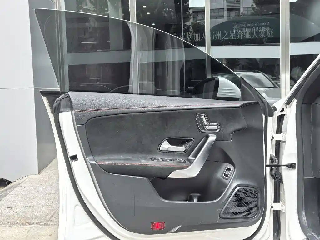 Mercedes-Benz CLA (Import) — миниатюра 12