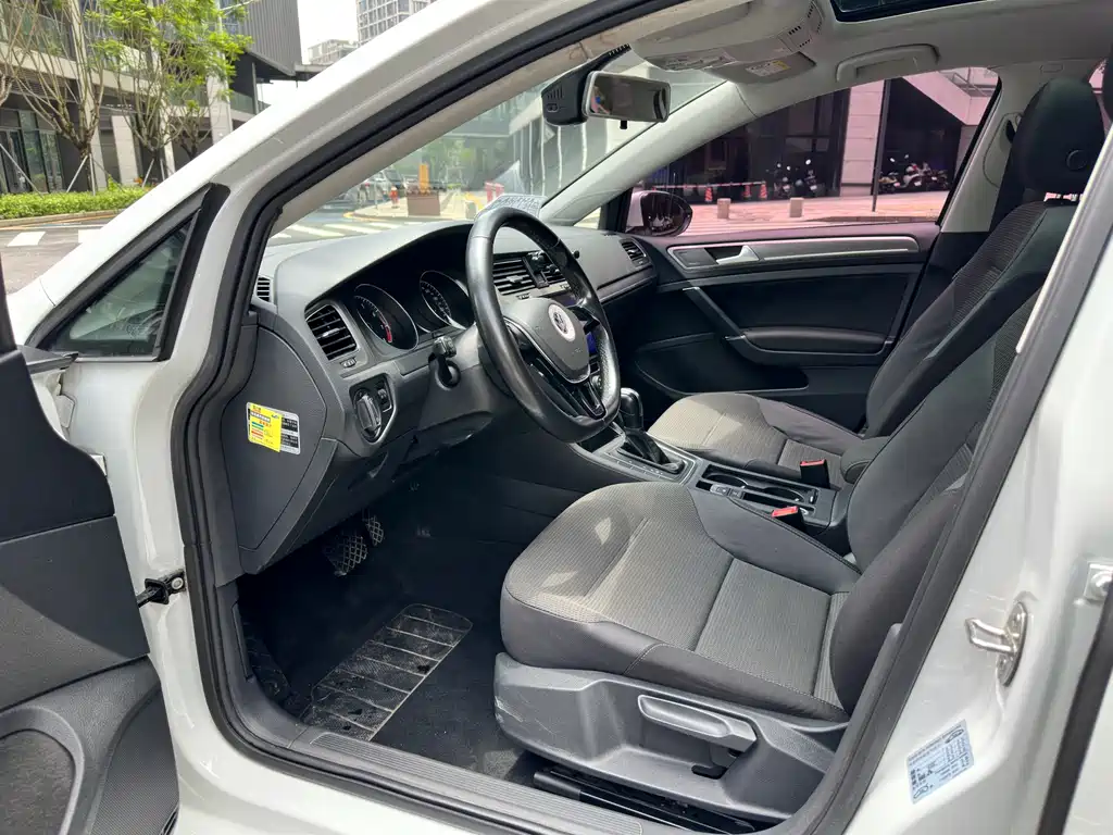 Volkswagen Golf 2016 1.6L AT Comfort