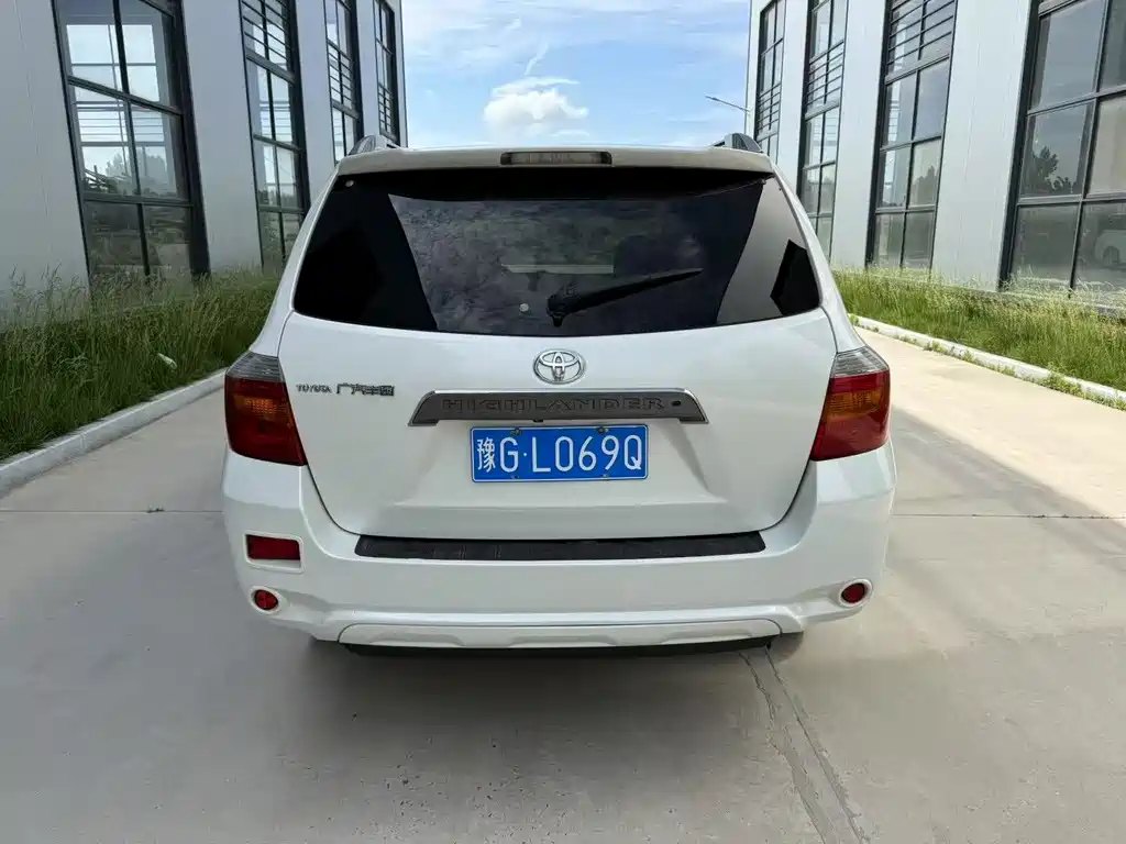 Toyota Highlander 2011 2.7L 7 мест Luxury