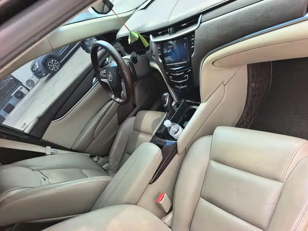 Cadillac XTS 2013 28T Elegant