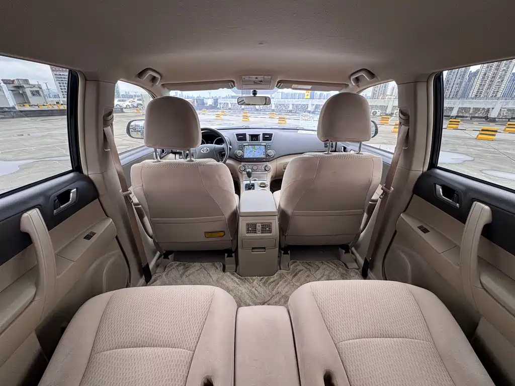 Toyota Highlander 2013 2.7L 5 мест