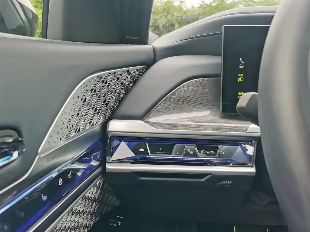 BMW i7 — миниатюра 20
