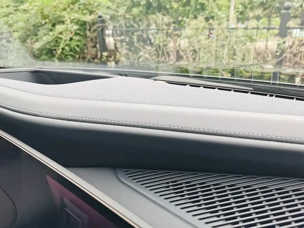 BMW i7 — миниатюра 30