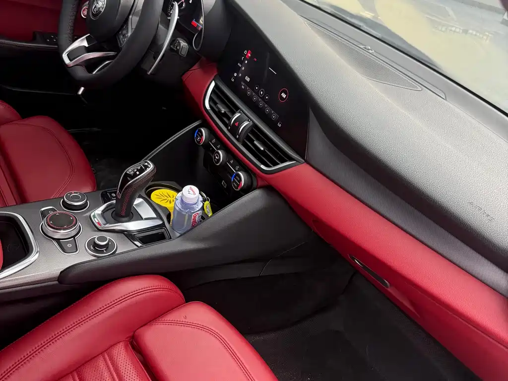 Alfa Romeo Giulia 2020 2.0T 280HP Luxury