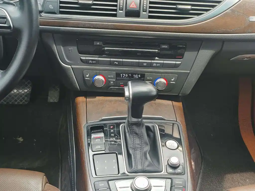 Audi A6L 2015 35 FSI quattro Comfort