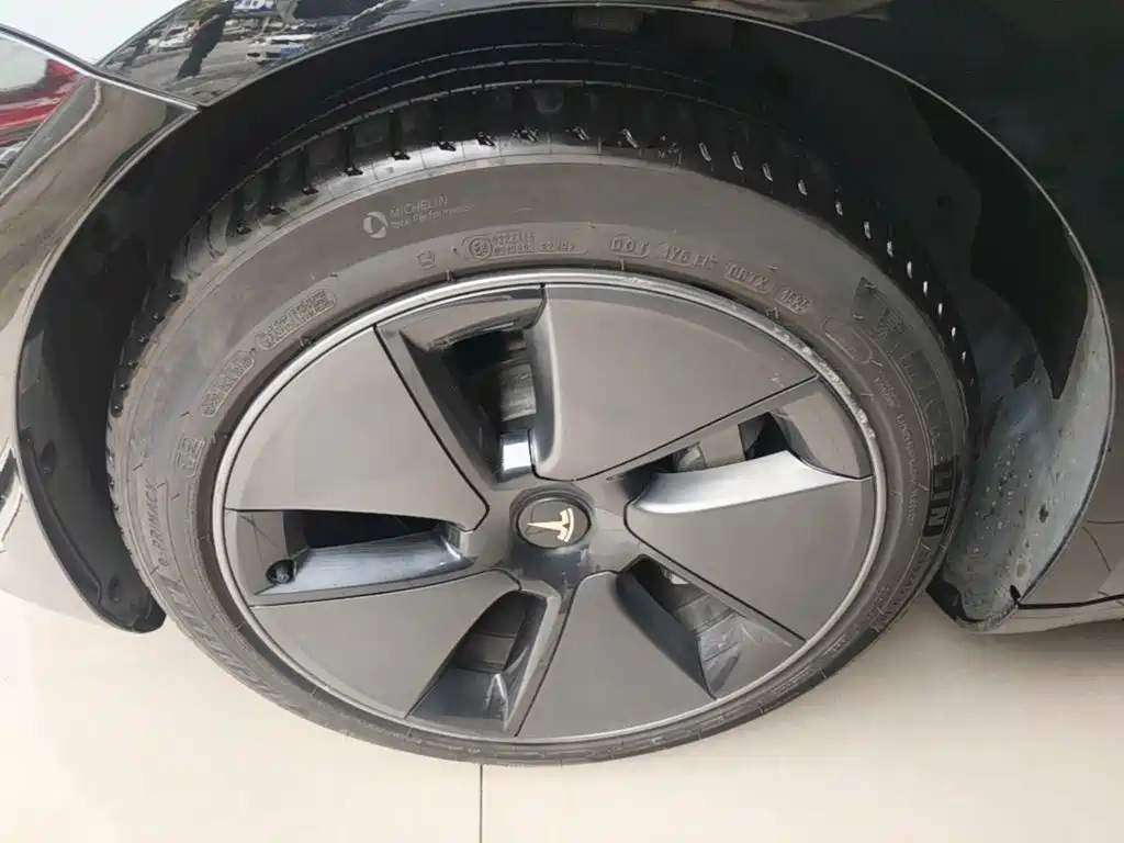 Tesla Model 3 — миниатюра 23