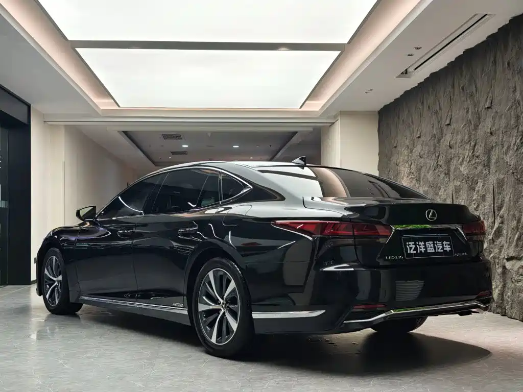Lexus LS 2021 — фото 19