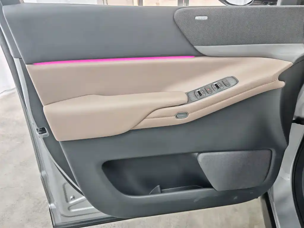 XPeng X9 — миниатюра 13